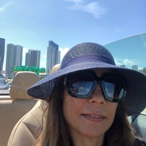 Meet your Posher, Constanza